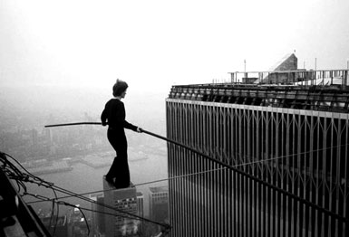 Philippe Petit at WTC (New York 1974, © Jim Moore)